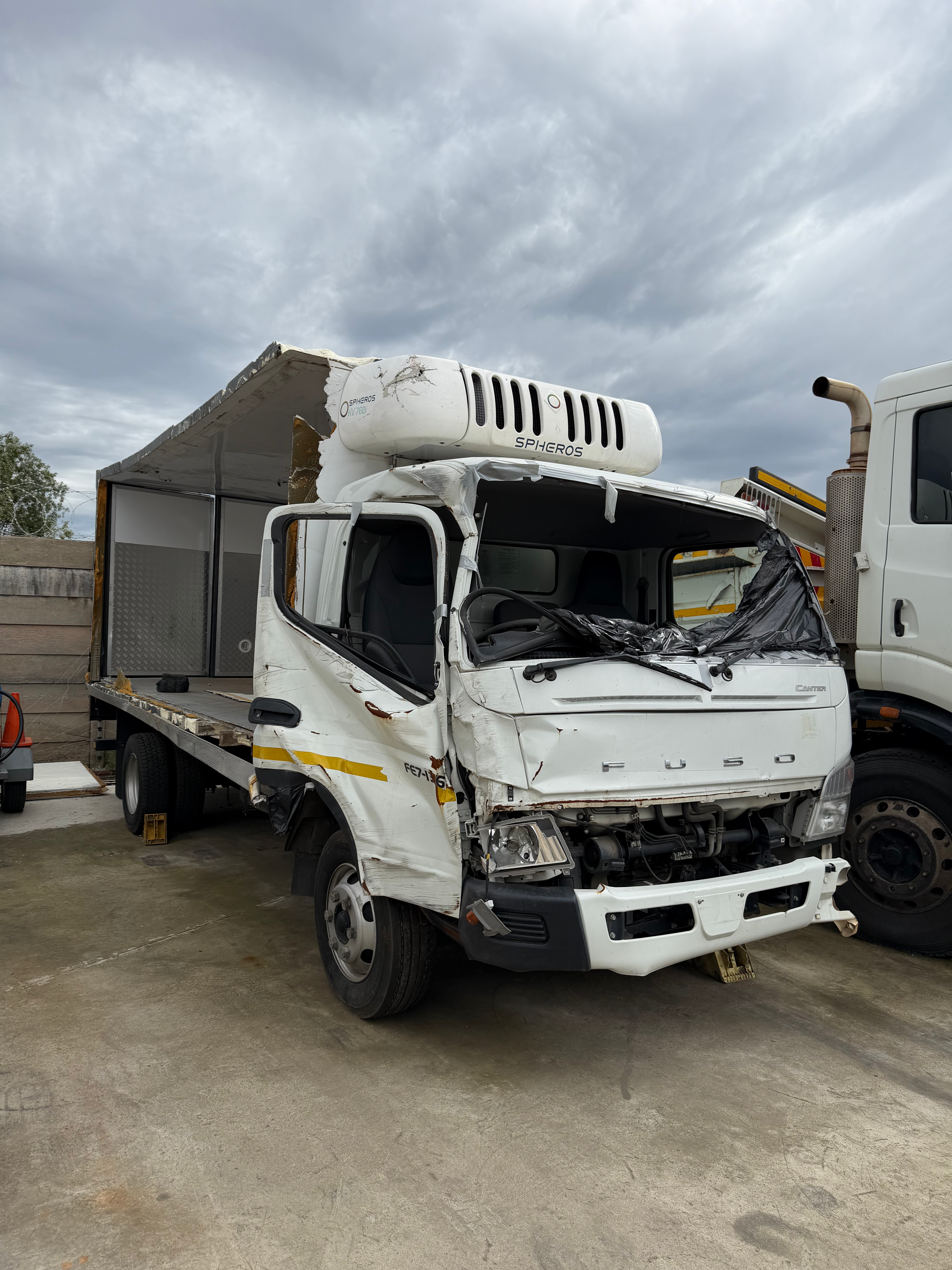 MITSUBISHI CANTER 4 TON TRUCK