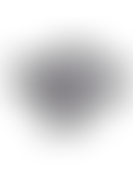 Código QR formado por cubos negros en estilo 3D, con algunos bloques flotando alrededor sobre fondo transparente, representando pagos digitales y tecnología cripto.