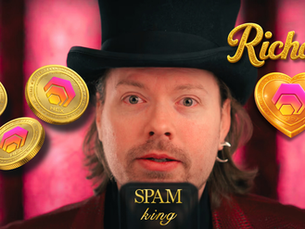 Retrato de Richard Heart con sombrero de copa sobre fondo rosa/rojo; a la izquierda flotan tres monedas doradas de HEX y a la derecha un corazón-moneda dorado con el logo de HEX. Arriba aparece la palabra “Richard” y abajo “SPAM king”