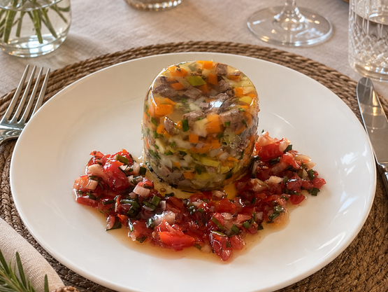 Tafelspitzsülze mit Tomatenvinaigrette