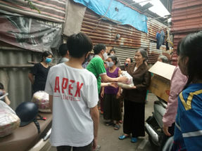 Hội thánh Lời Sự Sống tặng quà người nghèo trong mùa dịch COVID 19