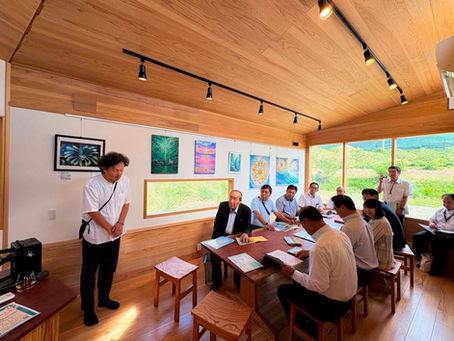 鹿児島県議会の議員の方々が記念館を視察されました。Members of the Kagoshima Prefectural Assembly visited the museum.