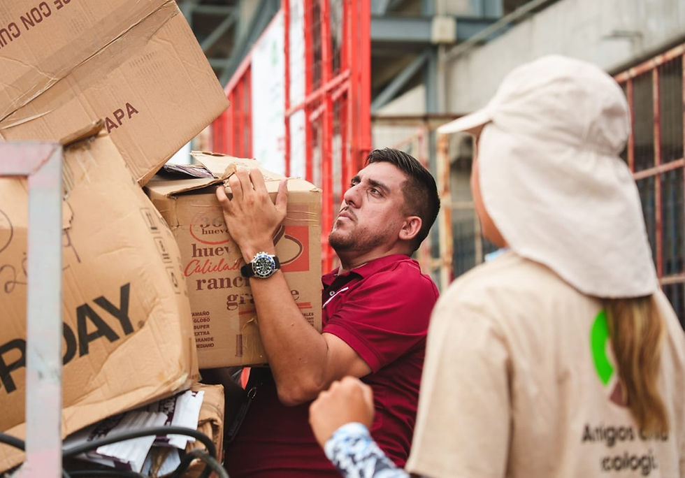 TOMATEROS AYUDA CON LABORES DE RECICLAJE