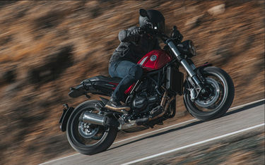 leoncino 500 en pista