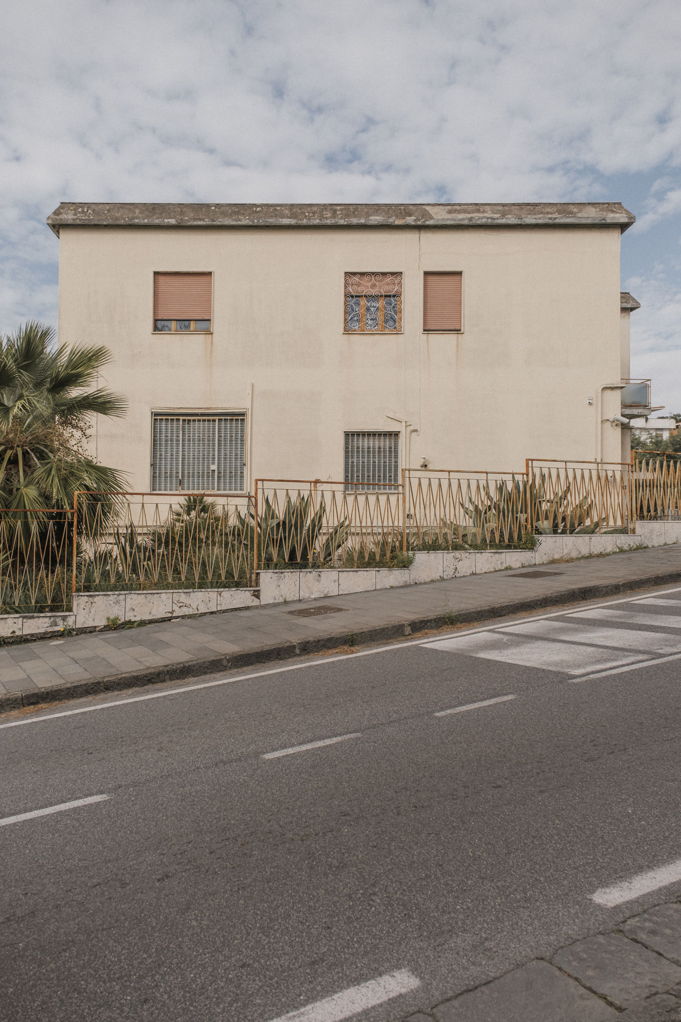 Casa sobre ladeira