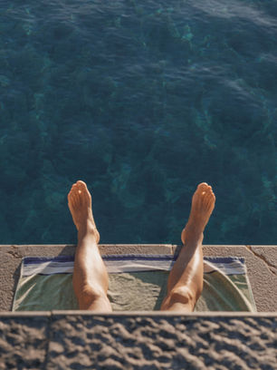 Homem tomando banho de sol 02 / Novembro de 2023 / Ezequiele Panizzi