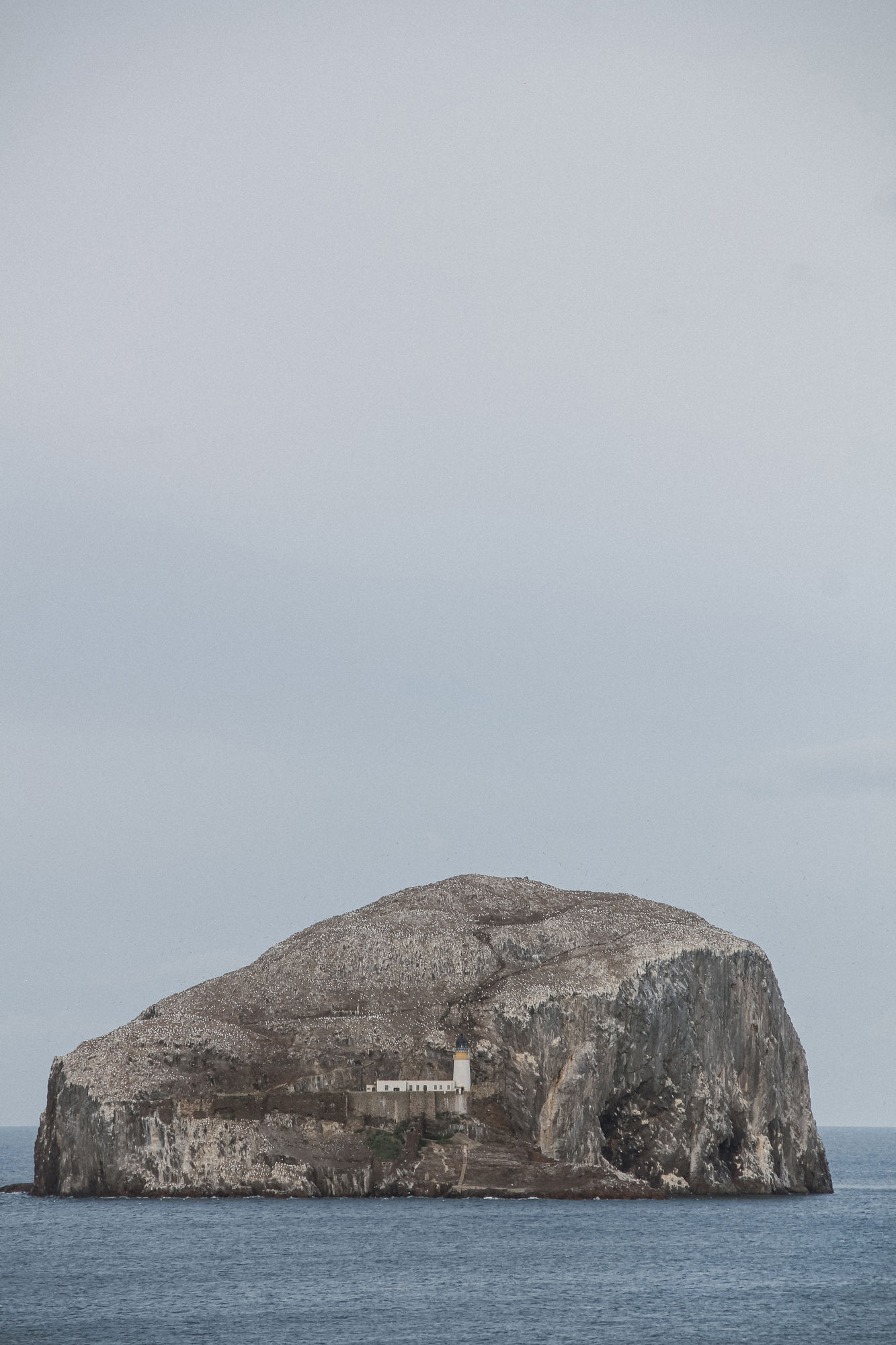 Rocha sobre mar