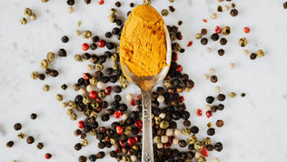 Unlocking the Synergy Between Curcumin and Black Pepper For Maximum Health Benefits