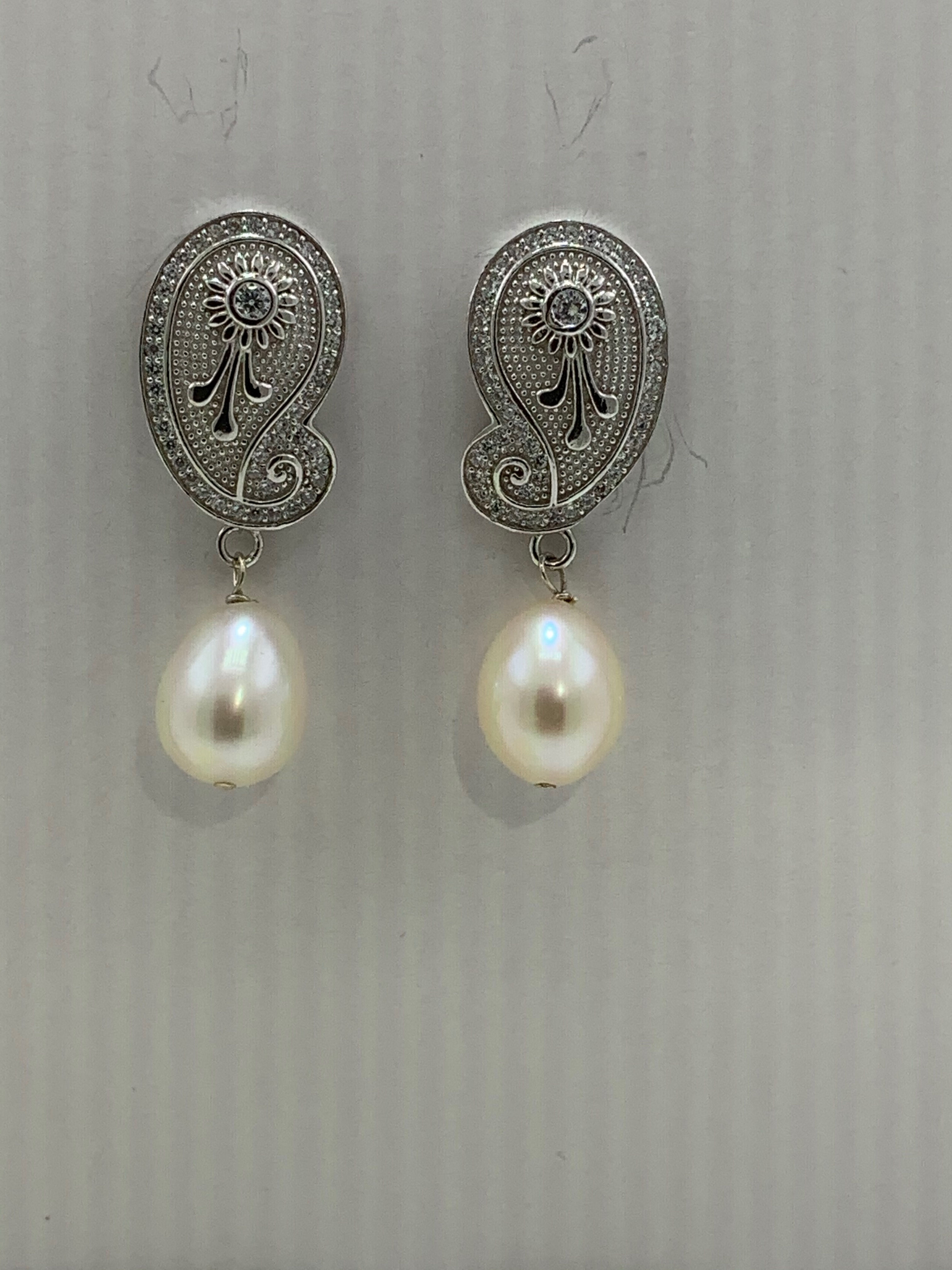 Freshwater Pearl on Sterling Silver Ornate Post
