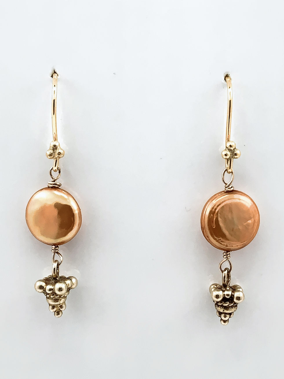 Thumbnail: Cultured Freshwater Pearl on Vermei