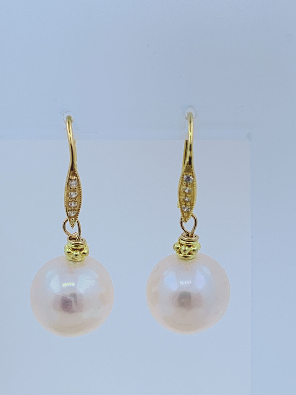 Thumbnail: Cultured Freshwater Pearl on Vermei
