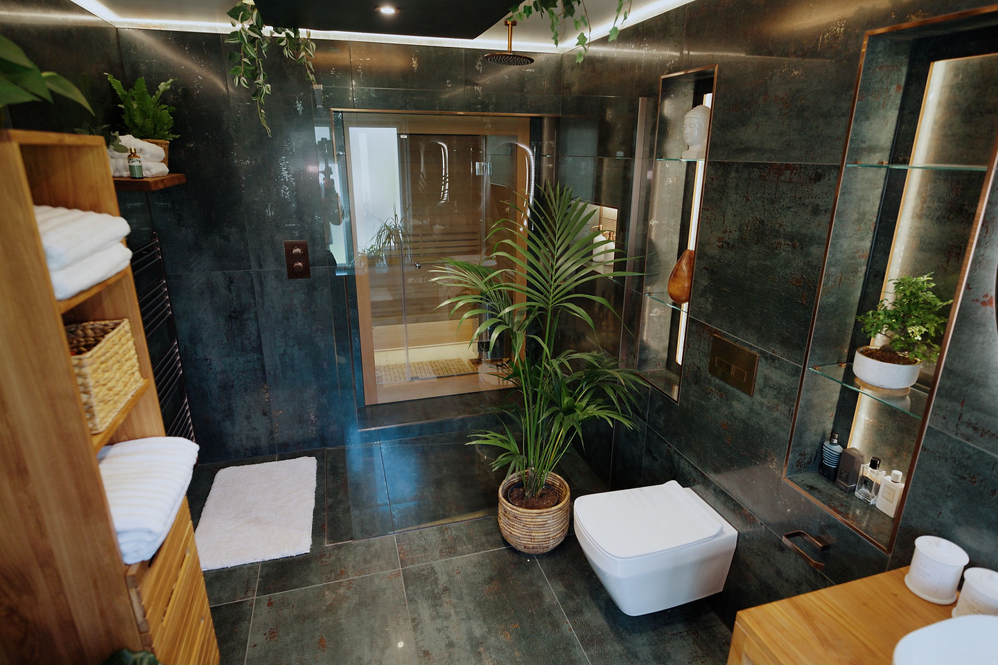 Home Spa, photograph 3
