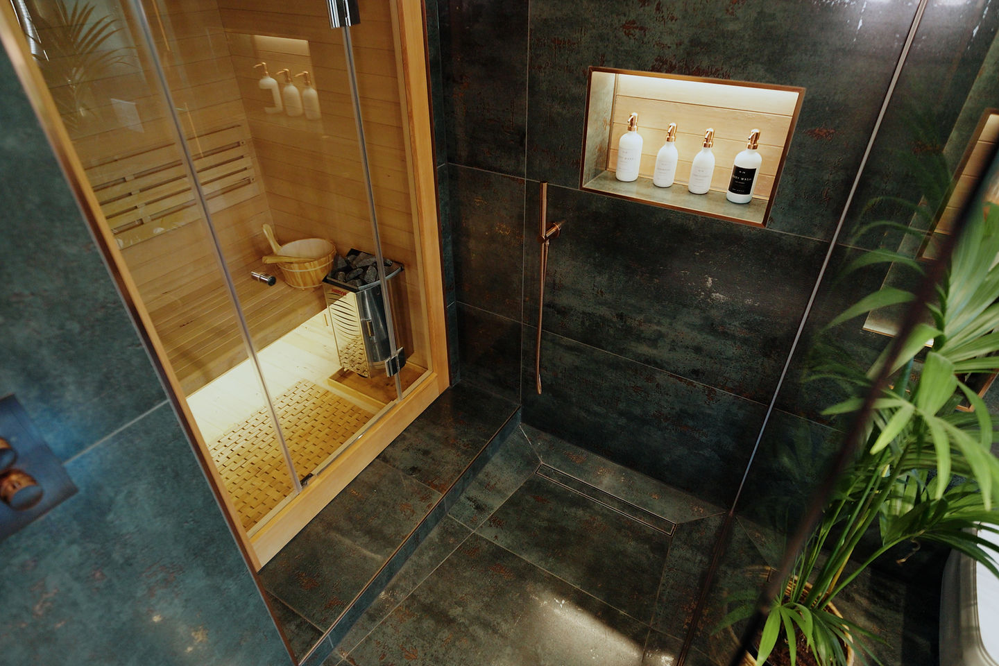 Home Spa, photograph 1