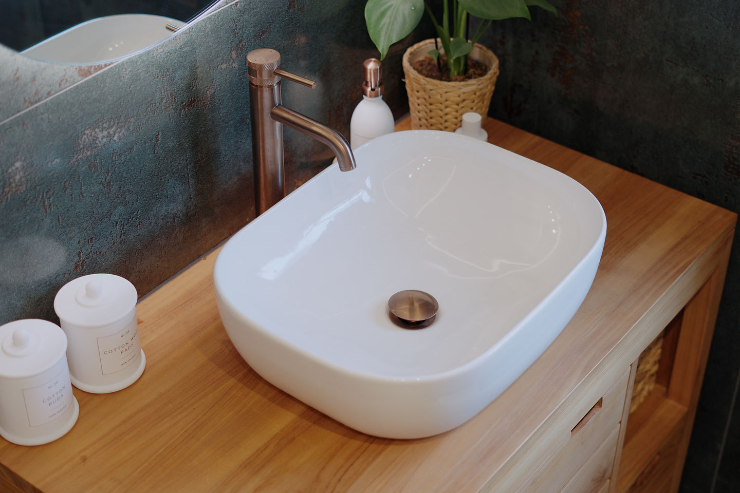 Home Spa, photograph 4