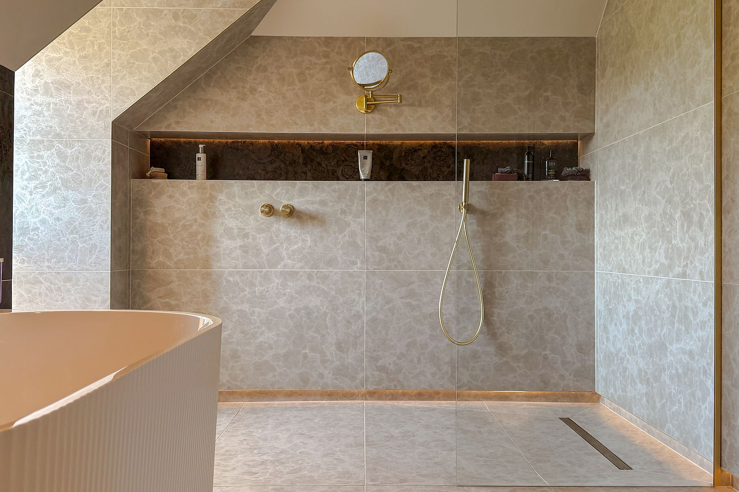 Versace Wet Room, photograph 11