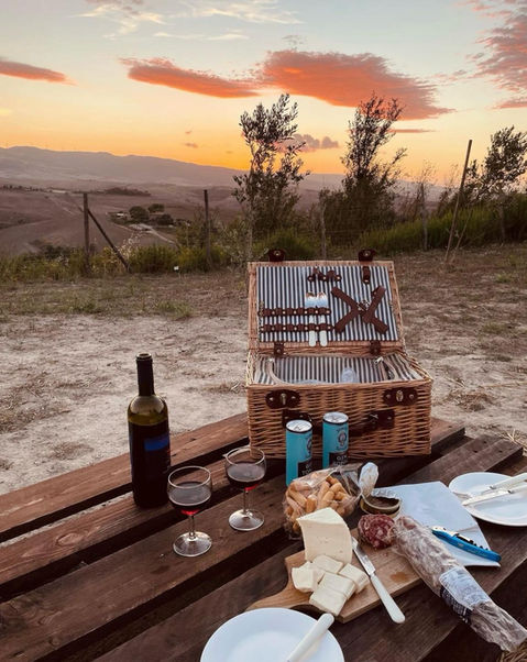 AperiVintage Volterra aperitivo a bordo di una Fiat 500 d'epoca