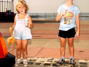 Exposition "Déjà View" : les clichés de Martin Parr face à ceux d'anonymes à la Galerie Magnum