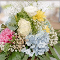 fleuriste qui crée compositions florales enterrement