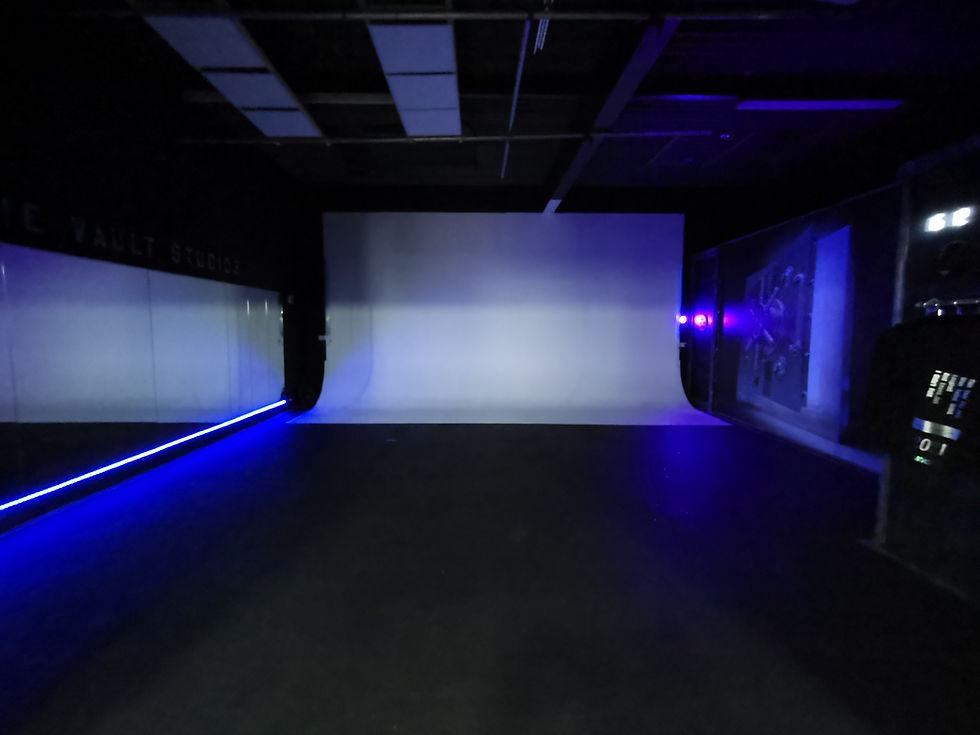 Studio View / UV Lighting