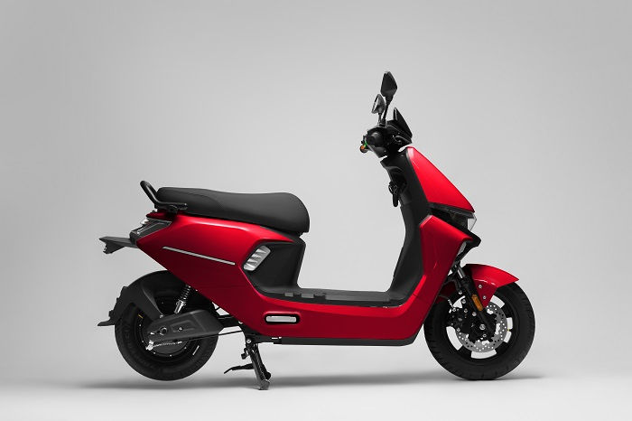 Why is This Electric Scooter by ABZO Praised For Affordability and Convenience?