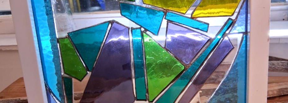 Glass mosaic header