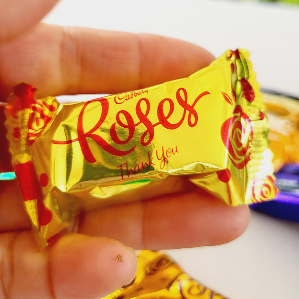Thumbnail: Cadbury Roses Chocolate Gift Box 225g