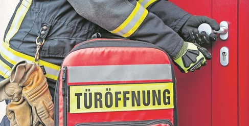 Türöffnung / Person in Gewässer