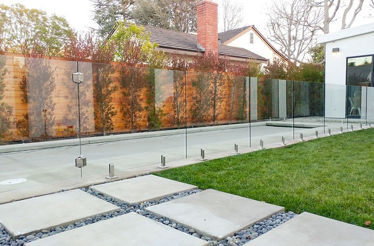 Glass fence wind wall