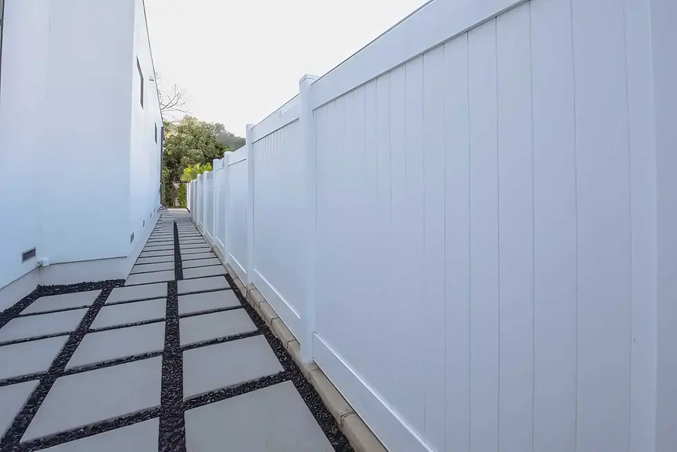 Privacy vinyl fence pearl white