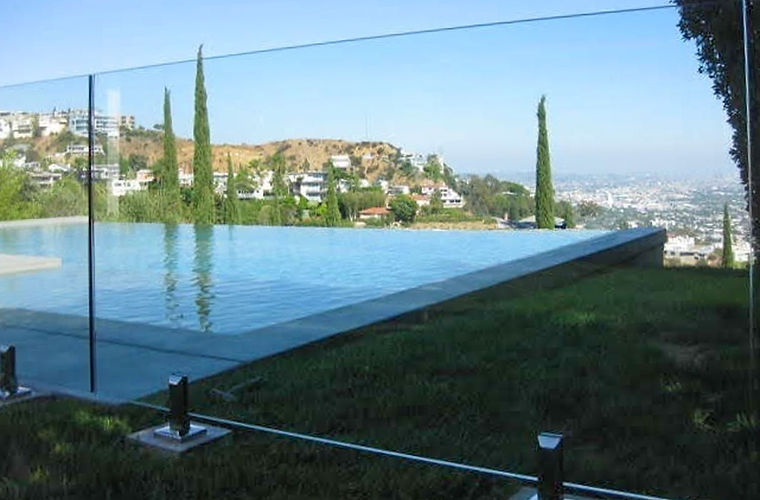 Glass pool fence