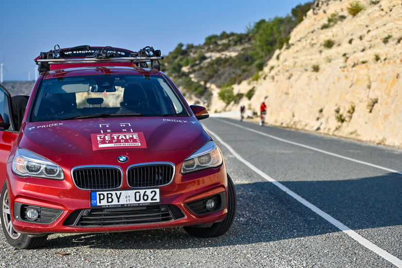 L'Etape Cyprus 2022: Red BMW support car