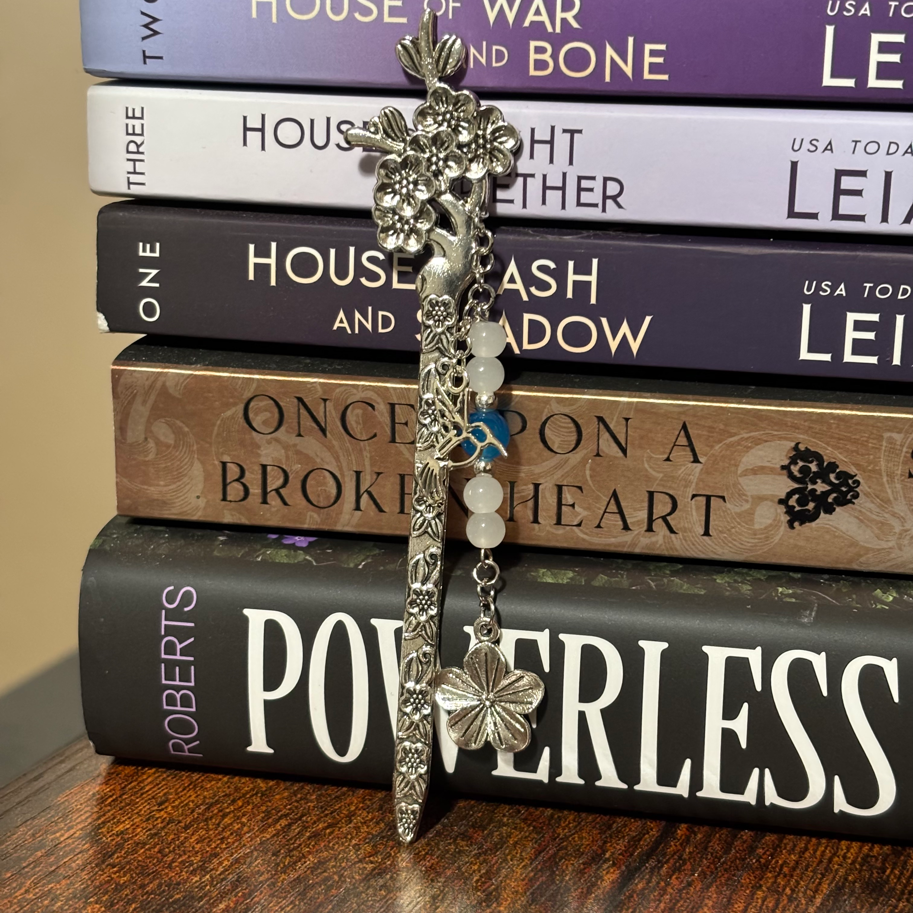 Metal Flower Bookmark Blue & White