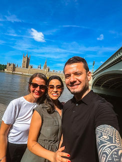 fernanda e um casal de clientes em londres
