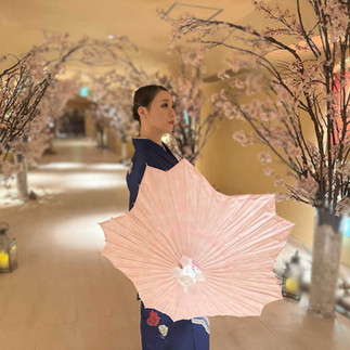 光る桜の和傘