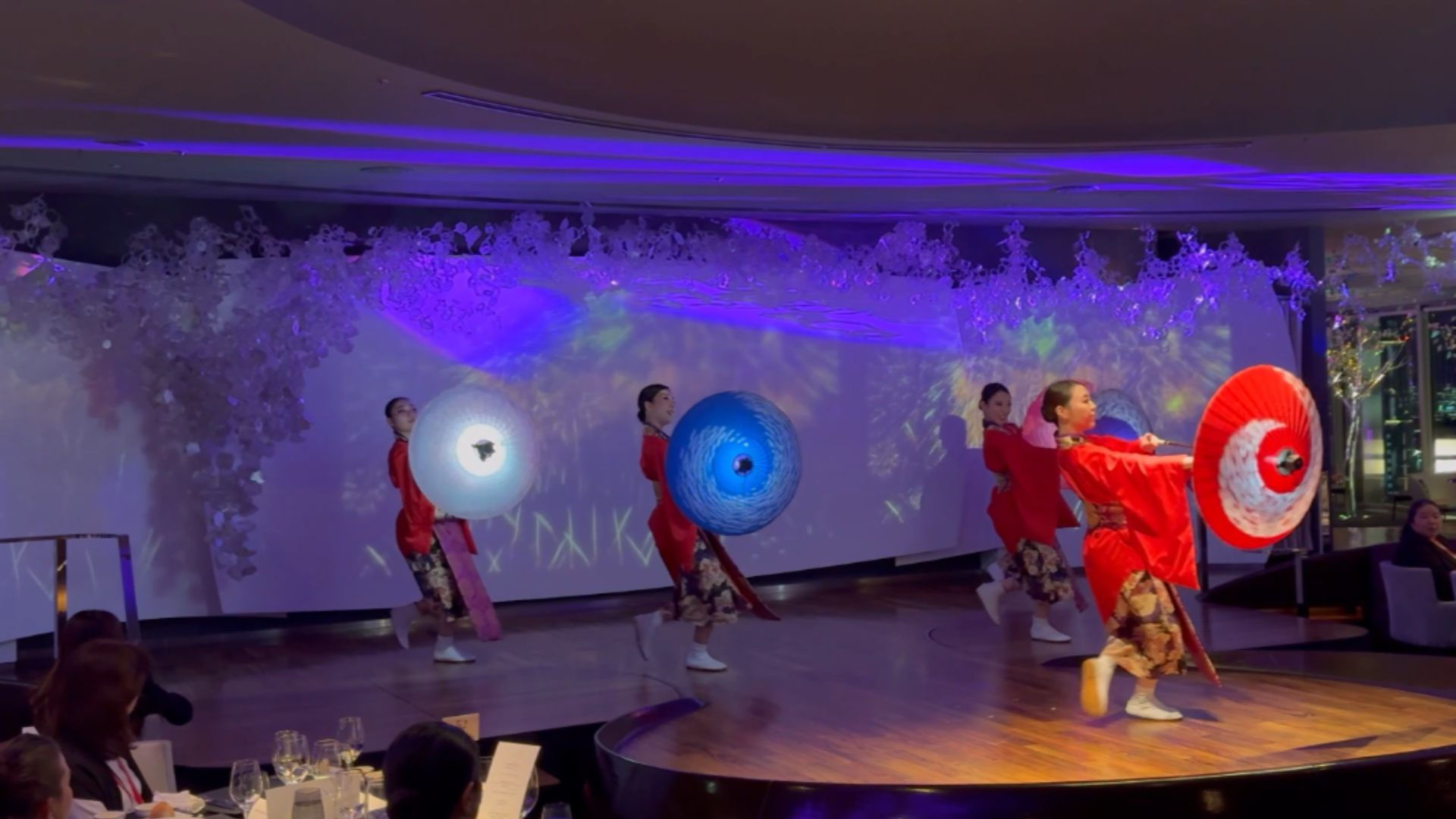 和傘ダンス