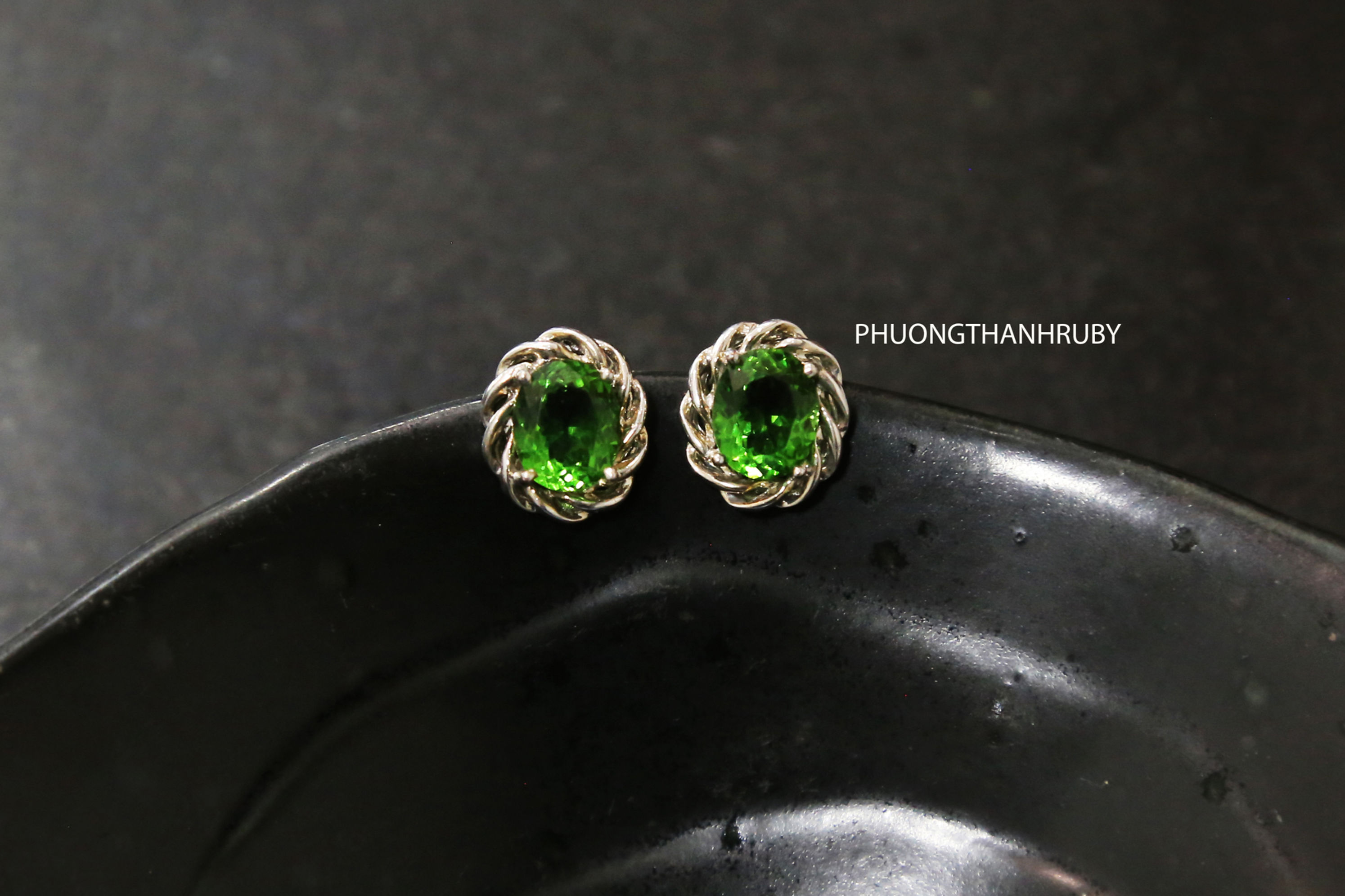 Khuyên tai bạc kiểu xoắn gắn đá Topaz | Topaz Sterling silver earrings