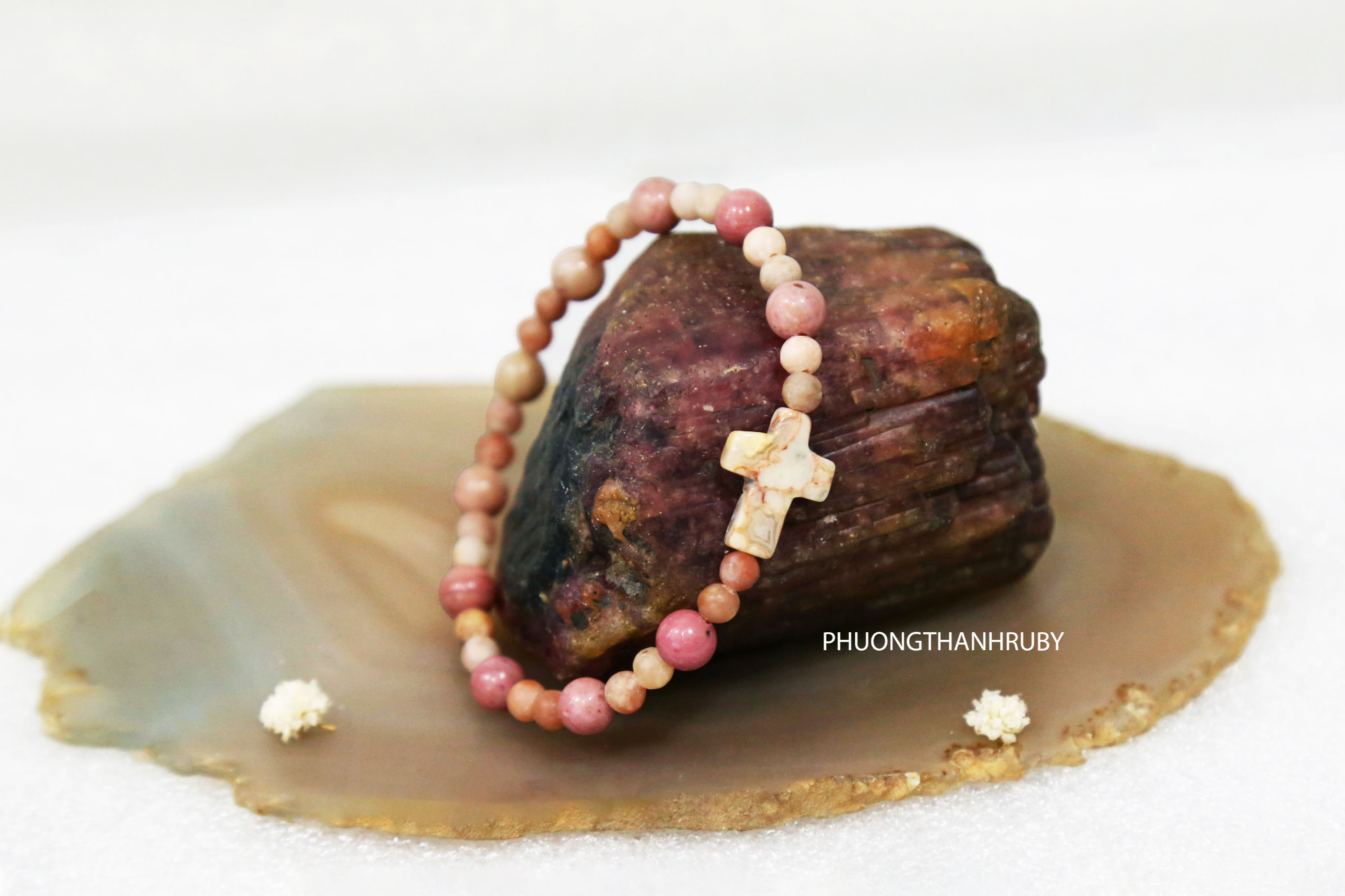 Vòng chuỗi Mân Côi Rosary từ đá Tường Vi (Rhodonite) cùng Thánh Giá đá Mã Não