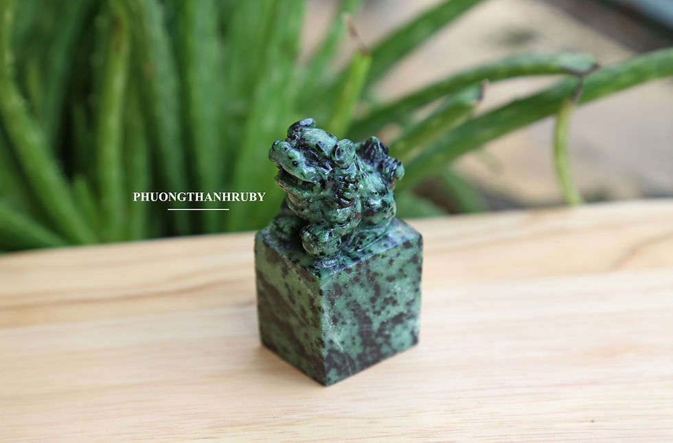 Hình thu nhỏ: Ấn triện độc bản từ đá Anyolite (Zoisite xanh) | Handcrafted seal art
