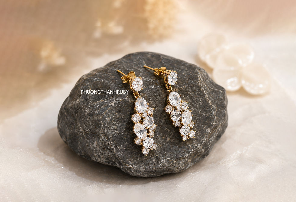Hình thu nhỏ: Khuyên tai bạc xi vàng gắn chùm đá Topaz