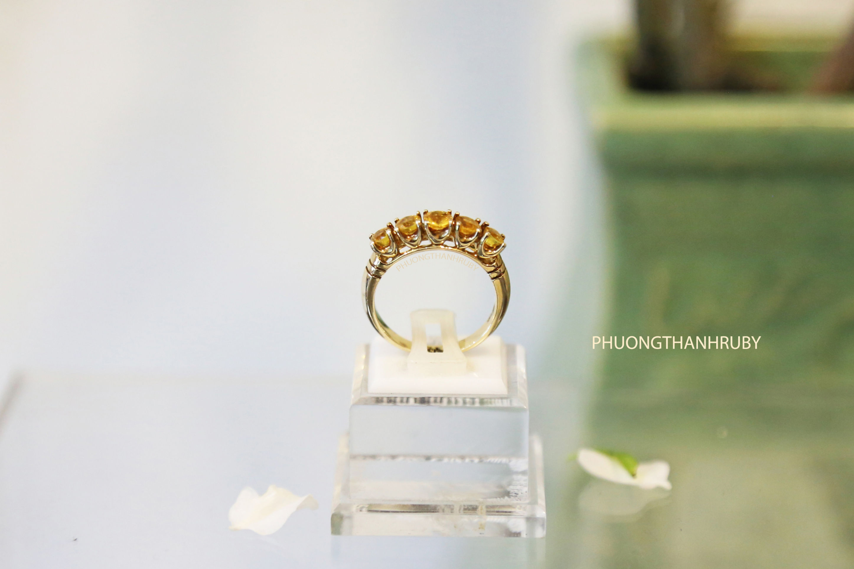 Nhẫn vàng 14K gắn đá Sapphire vàng | 14K Gold Yellow Sapphire Ring