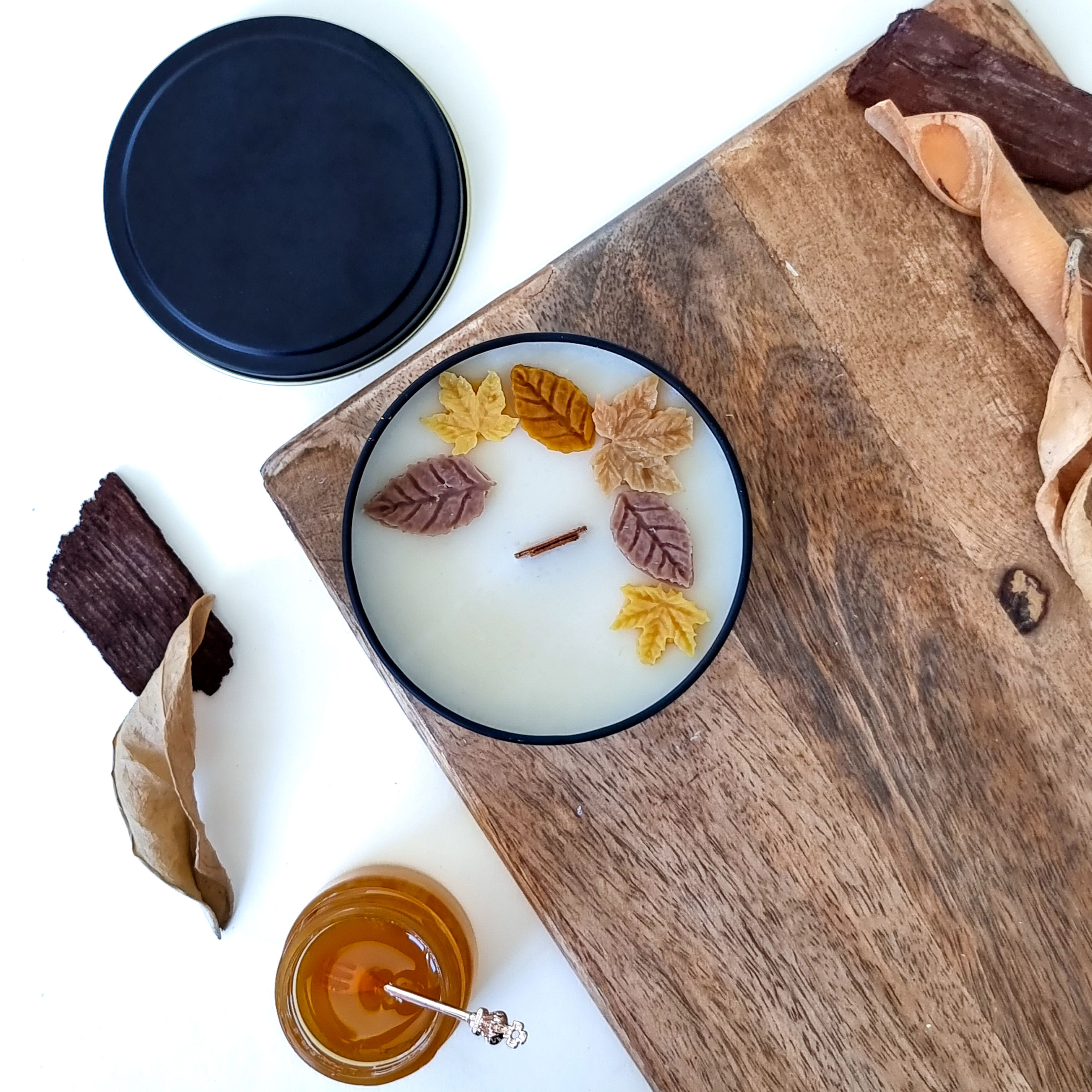 Lumânăre parfumată:  tabac, stejar, miere (90g/180g)