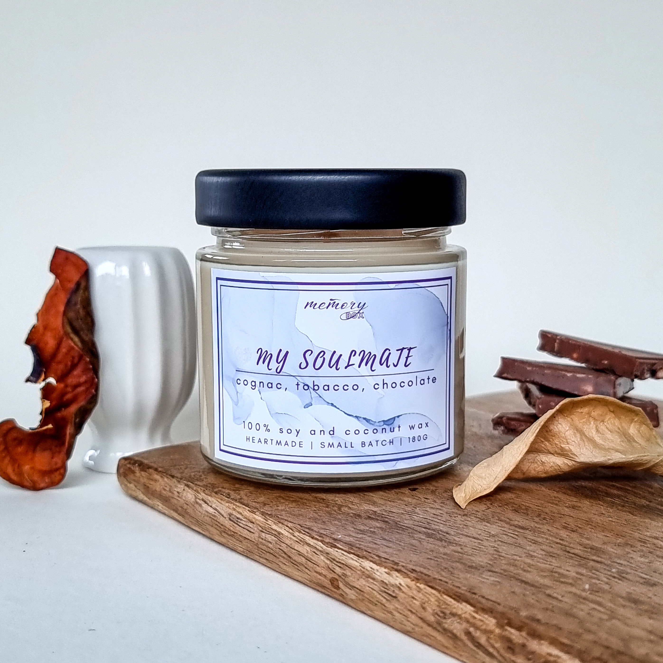 Lumanare parfumata cu parfum de cognac, tabac, lemn, ciocolata, lumanare din ceara de soia si cocos fitil bumbac
