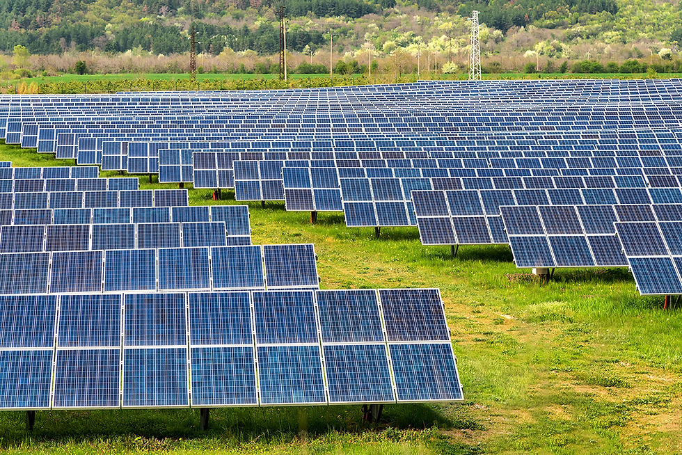 Large ground-mounted solar farm system generating clean energy in Illinois.