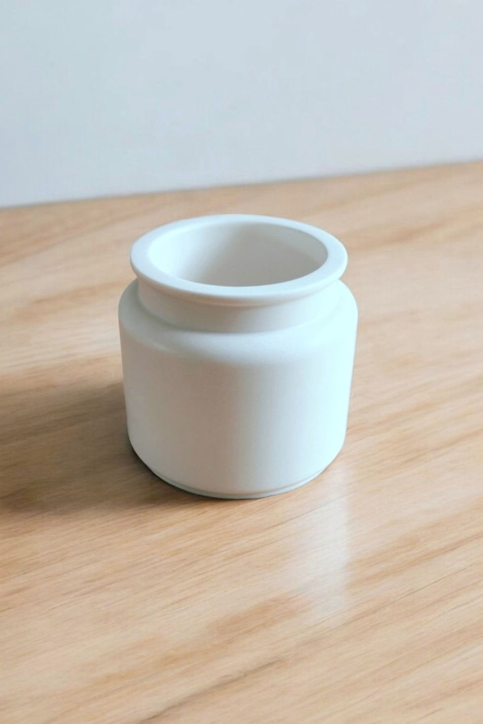 Pot rond à col resserré en Jesmonite