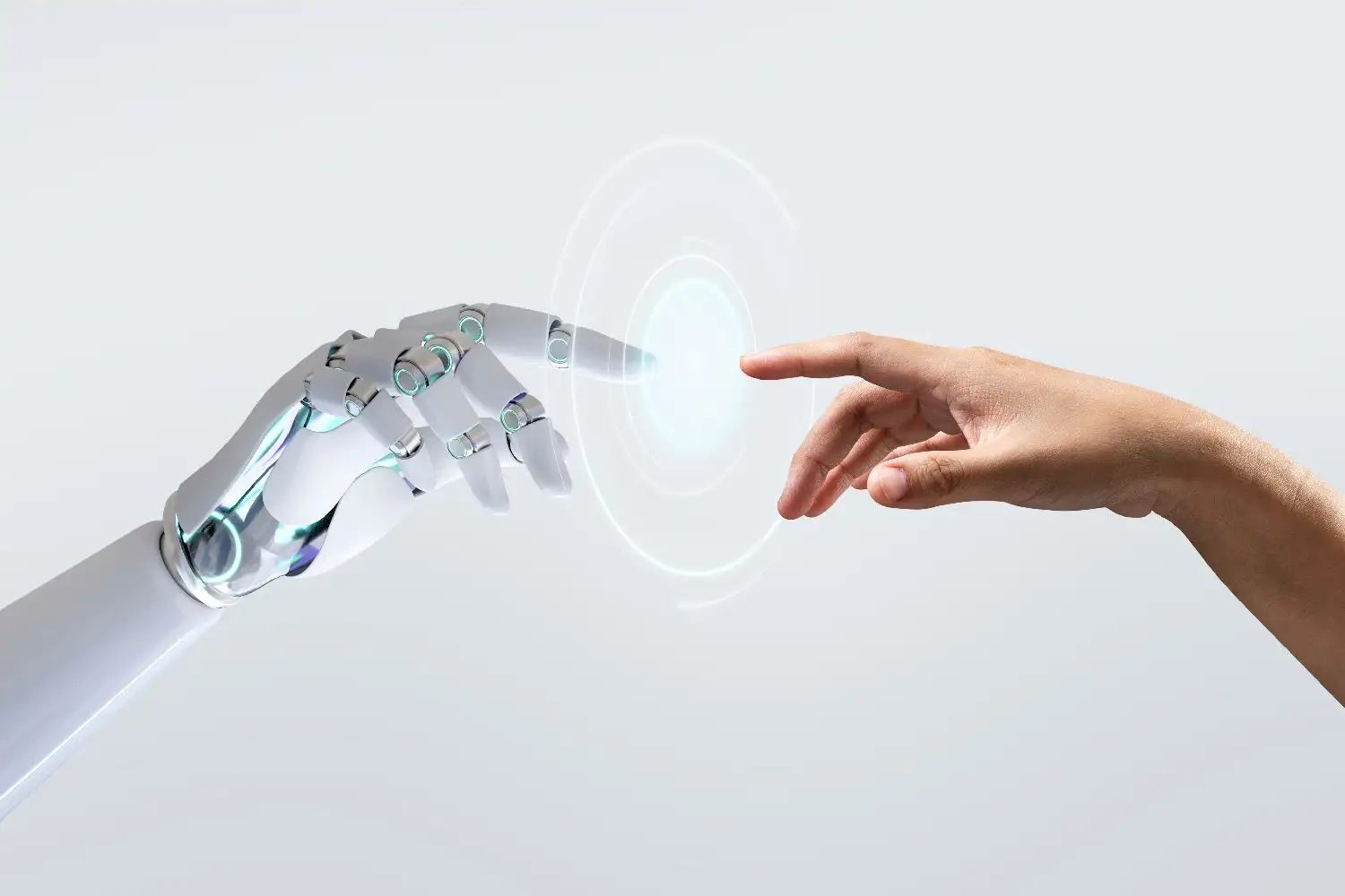 Bilde av en menneskehånd og en robothånd