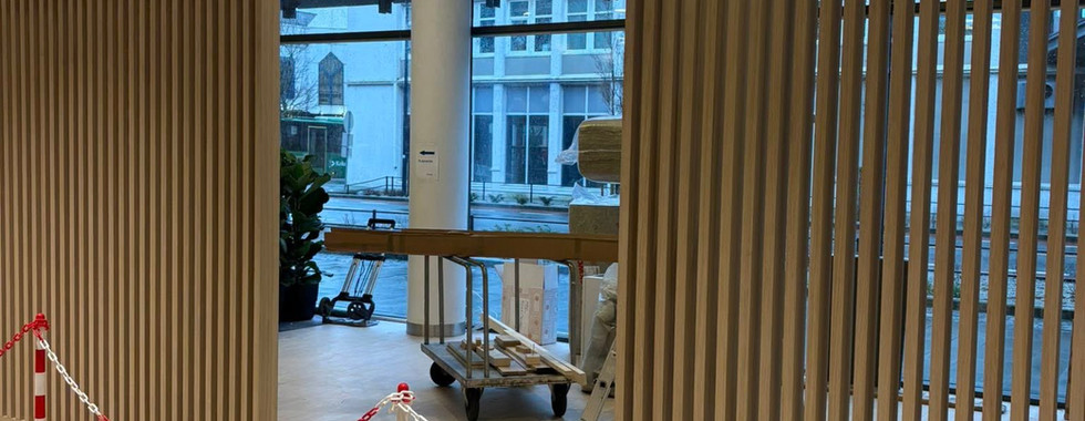 Montering av spilevegg og skillevegg i bank – Via Montasje AS