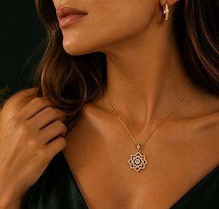 Woman wearing an elegant gold pendant necklace from Ilha D’Ouro jewelry collection