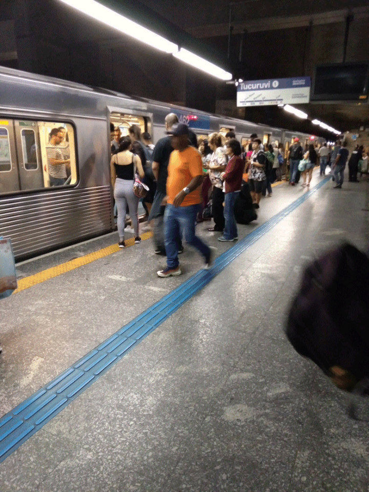 GIF_METRO_MOVIMENTAÇÂO