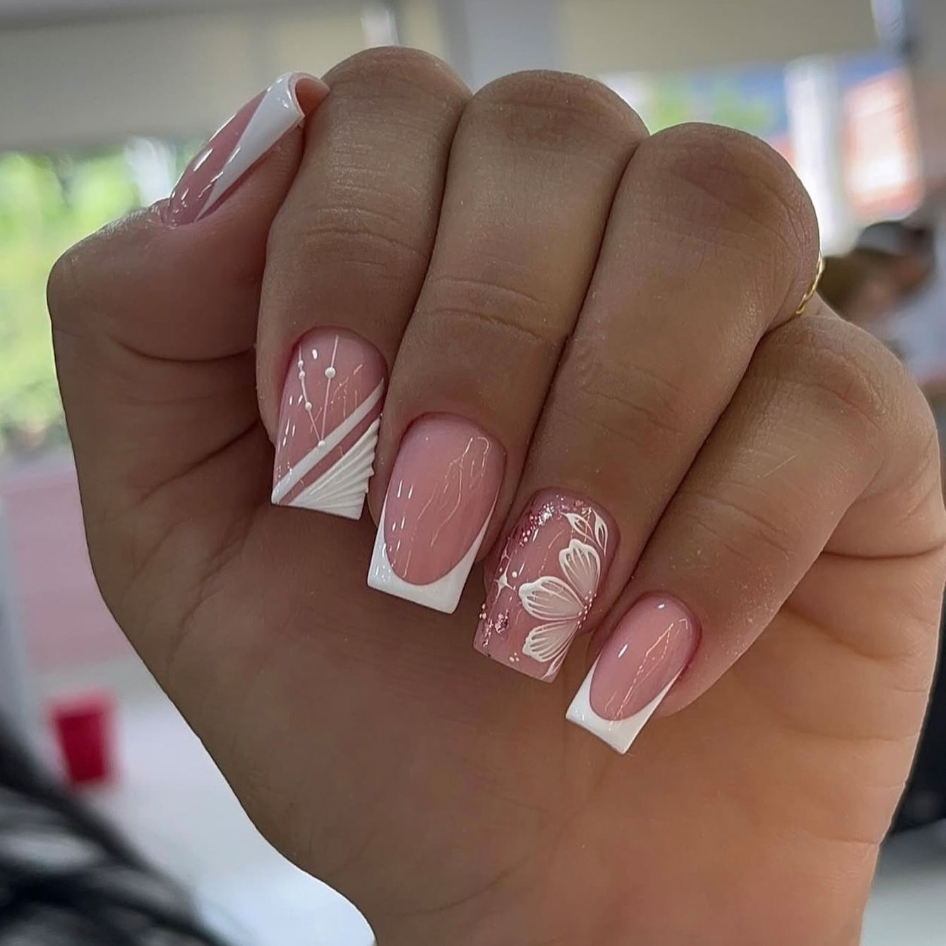 24pcs Upgrade Your Look With White French flower square false nail set 1pc Nail