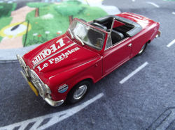 Peugeot 403 cabriolet "Directeur de course" 1/43ème